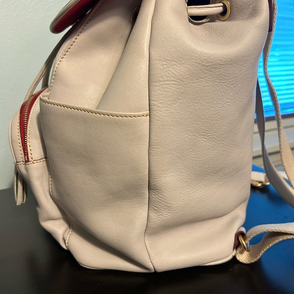 Dooney and Bourke leather purse/backpack❤️gorgeous ecru color red lining 15x12x7 - Picture 5 of 10